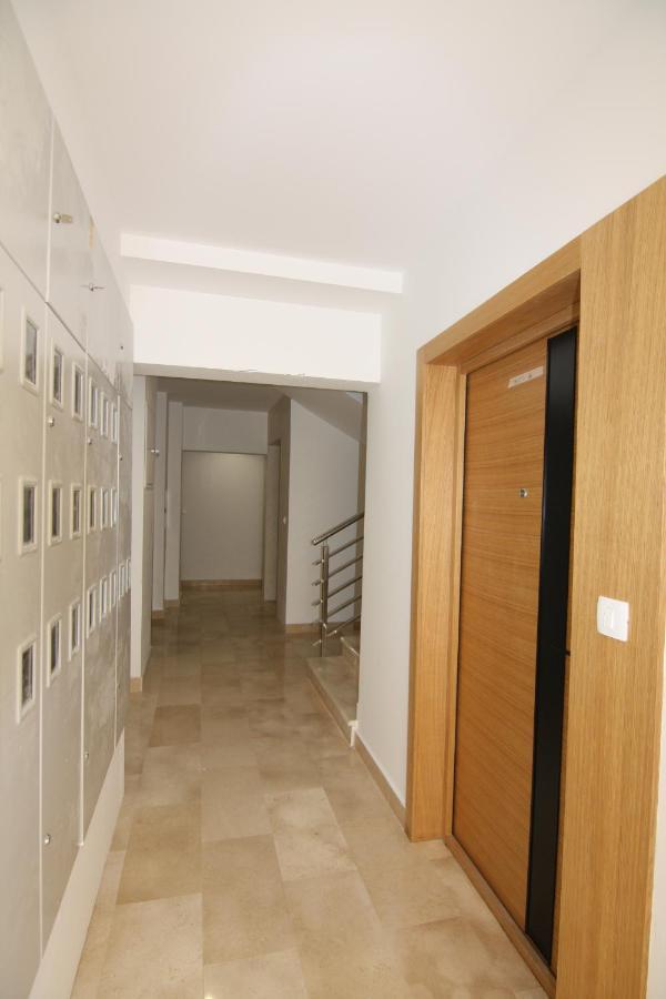 Apartments Lora Zmajeva, 7 Будва Екстер'єр фото