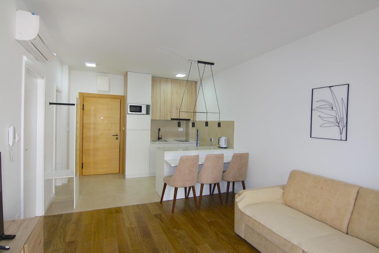 Apartments Lora Zmajeva, 7 Будва Екстер'єр фото