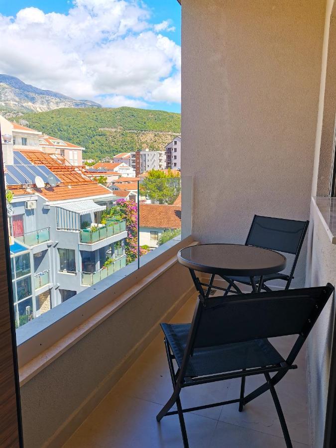 Apartments Lora Zmajeva, 7 Будва Екстер'єр фото