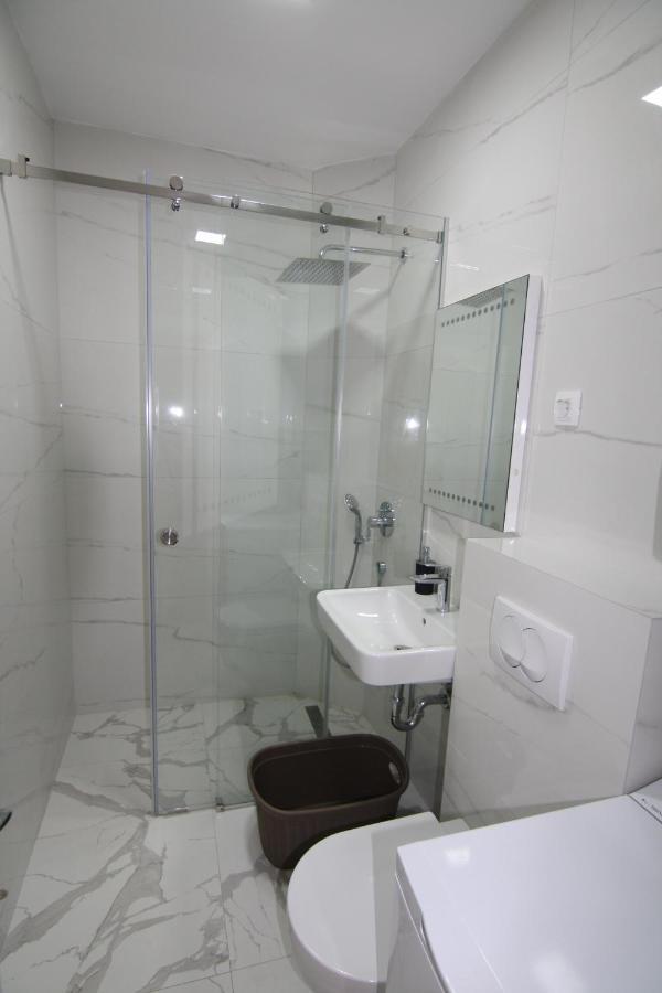 Apartments Lora Zmajeva, 7 Будва Екстер'єр фото