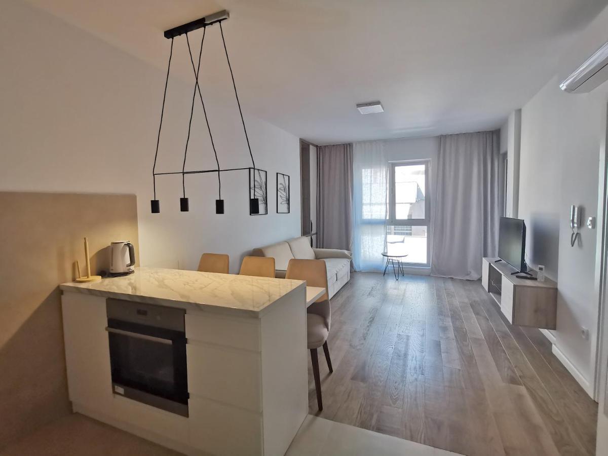 Apartments Lora Zmajeva, 7 Будва Екстер'єр фото