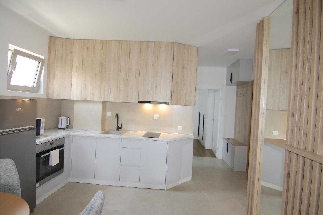 Apartments Lora Zmajeva, 7 Будва Екстер'єр фото