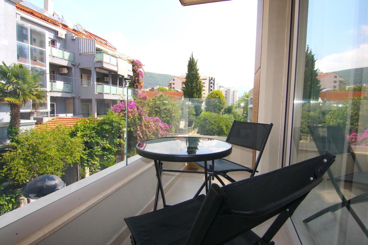 Apartments Lora Zmajeva, 7 Будва Екстер'єр фото