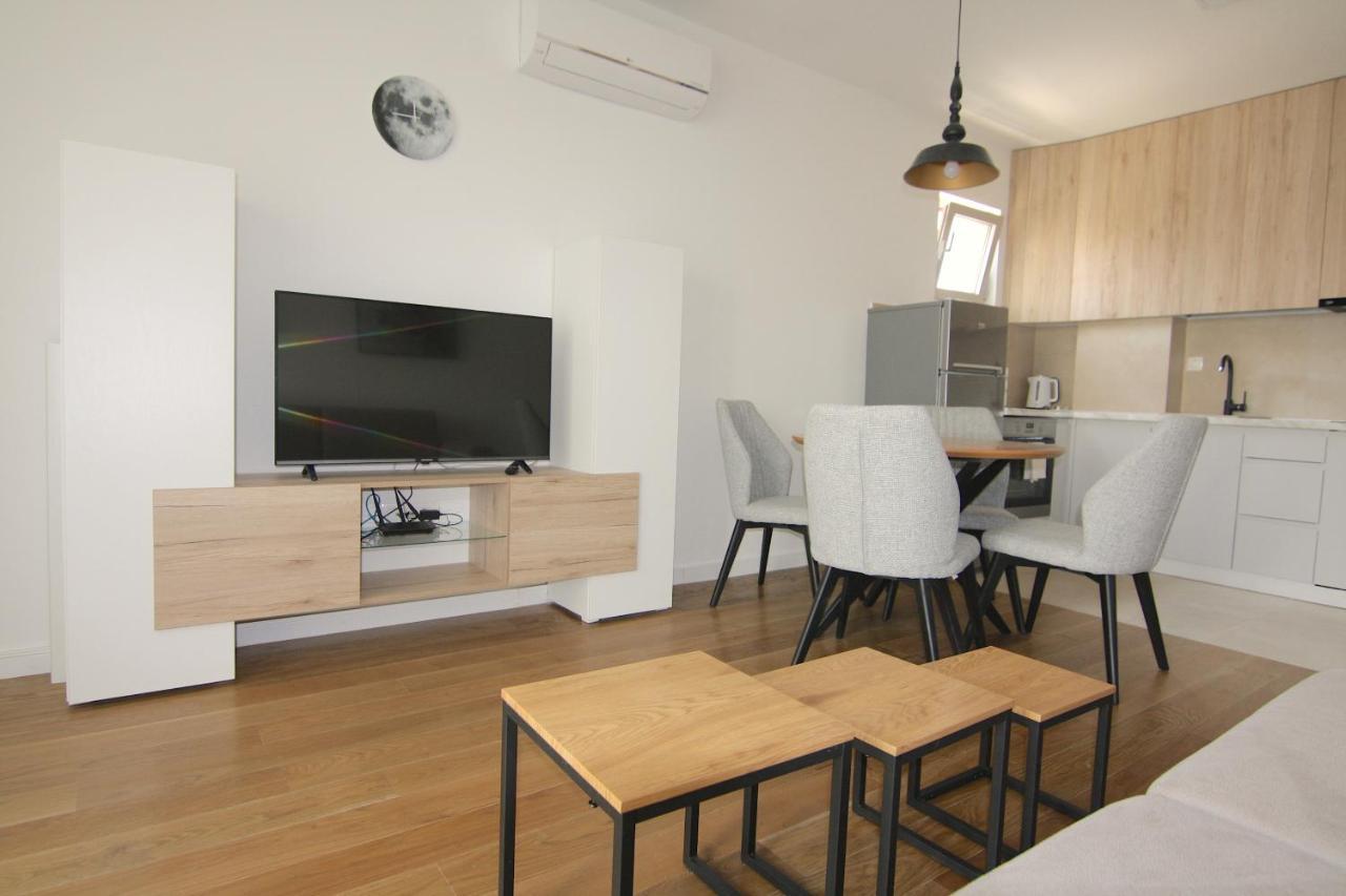 Apartments Lora Zmajeva, 7 Будва Екстер'єр фото