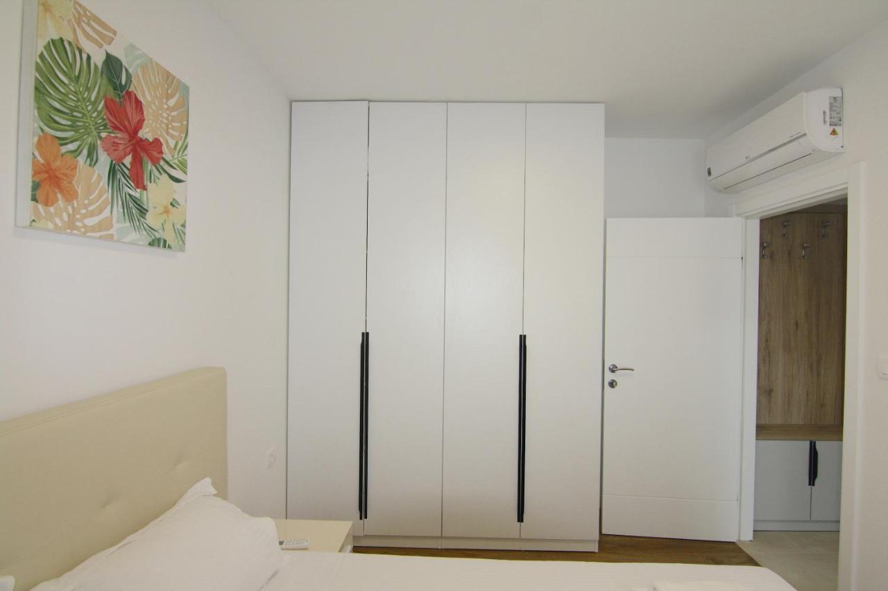 Apartments Lora Zmajeva, 7 Будва Екстер'єр фото
