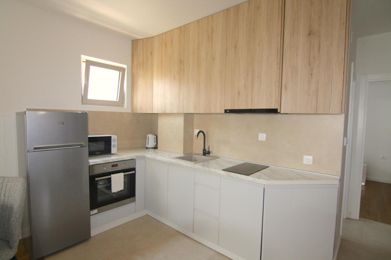 Apartments Lora Zmajeva, 7 Будва Екстер'єр фото