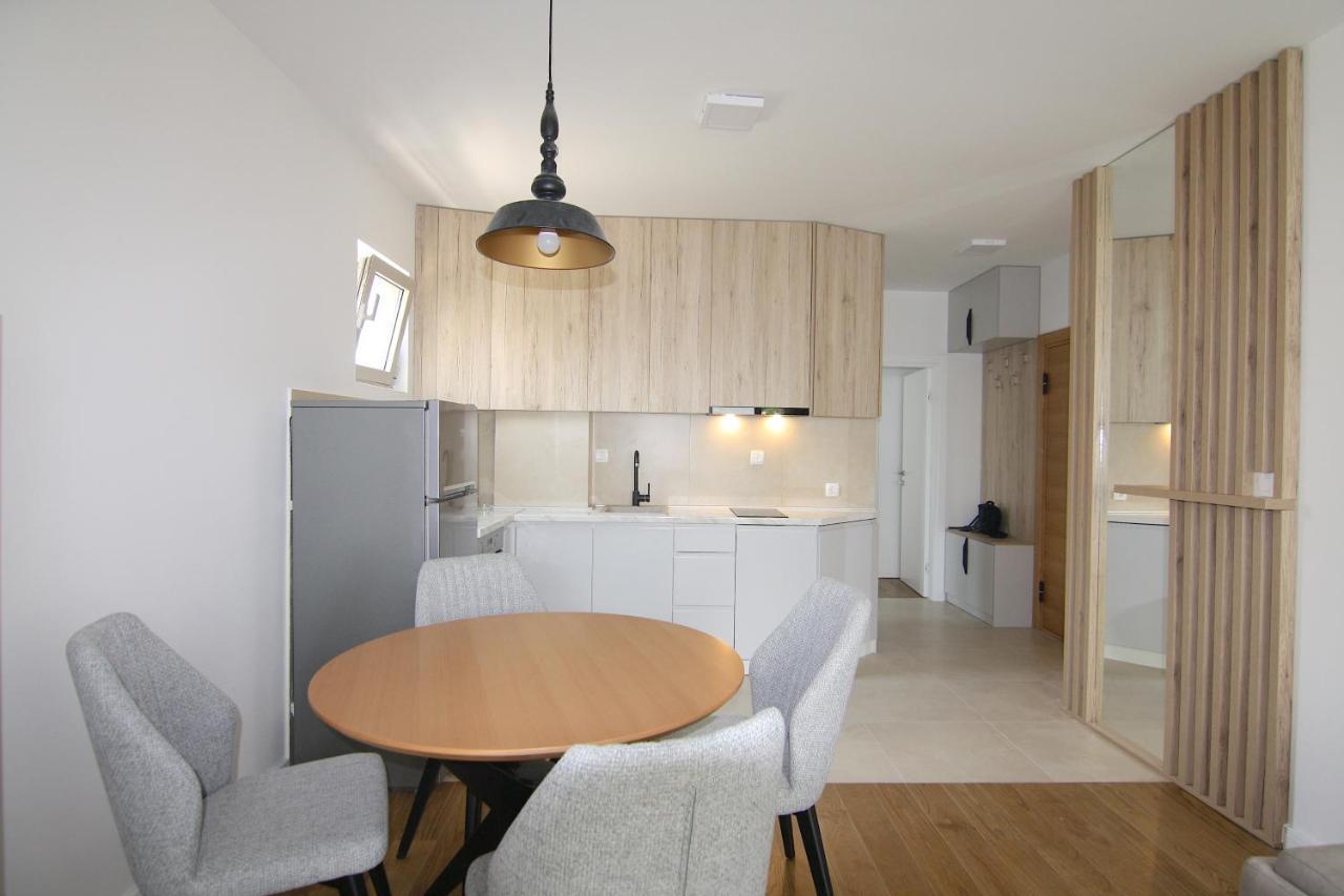 Apartments Lora Zmajeva, 7 Будва Екстер'єр фото
