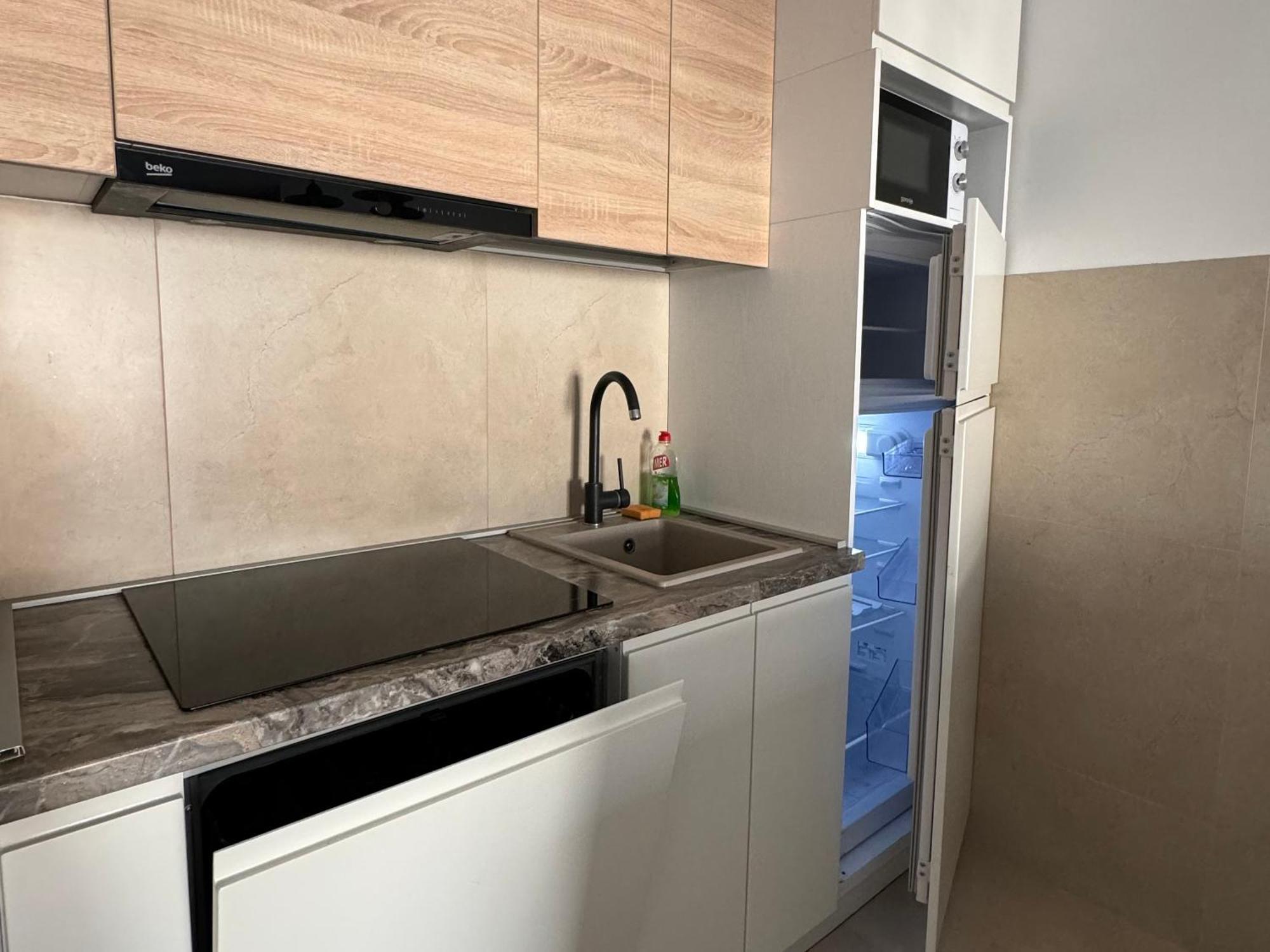 Apartments Lora Zmajeva, 7 Будва Екстер'єр фото
