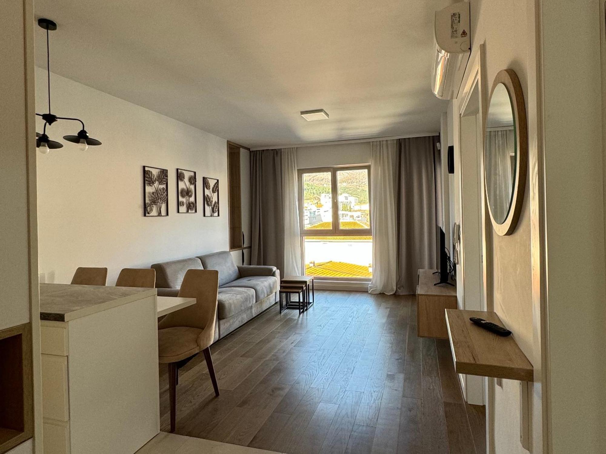 Apartments Lora Zmajeva, 7 Будва Екстер'єр фото